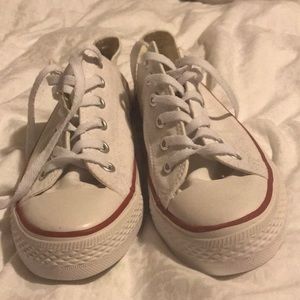 White converse low top